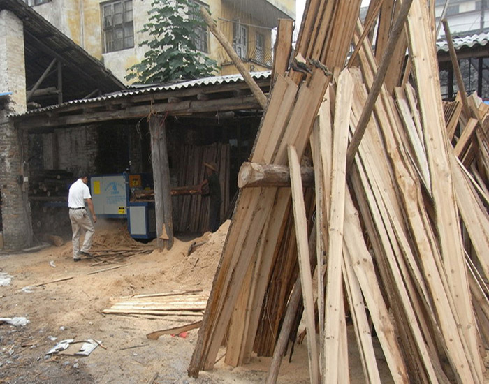 圓木多片鋸-韶關(guān)樂昌城200圓木加工現(xiàn)場(chǎng)