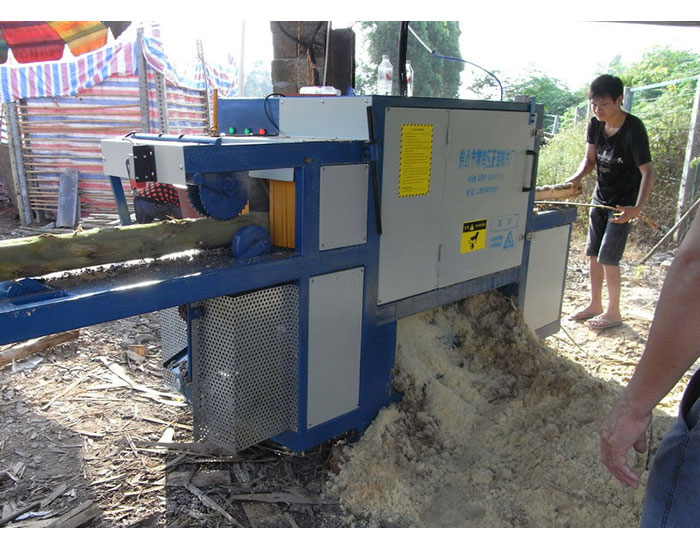 廣西省貴港市八堂鎮(zhèn)-200圓木多片鋸加工現(xiàn)場(chǎng)