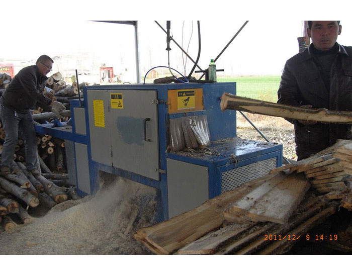 河南省-南陽市-唐河縣-20機(jī)型鋸揚(yáng)木加工現(xiàn)場