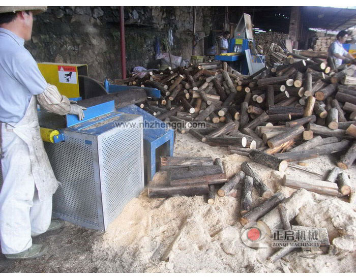 湖南省汝城縣圓木截斷機加工現(xiàn)場28型