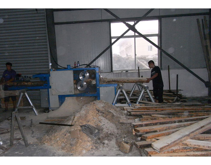 江蘇鹽城大豐港-圓木多片鋸200加工現(xiàn)場1