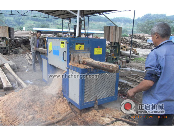 四川省-雅安-鋸方木加工現(xiàn)場(chǎng)